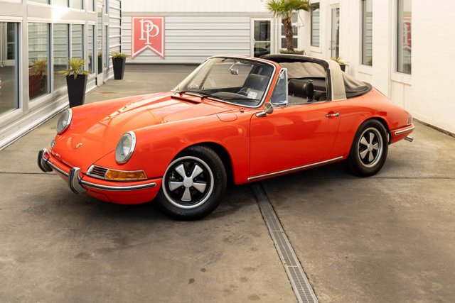 Cabriolet in Bellevue, WA, United States 2 - 17121931