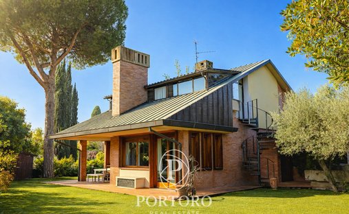Villa in Two Roads - San Gaggio, Florence, Italy 1
