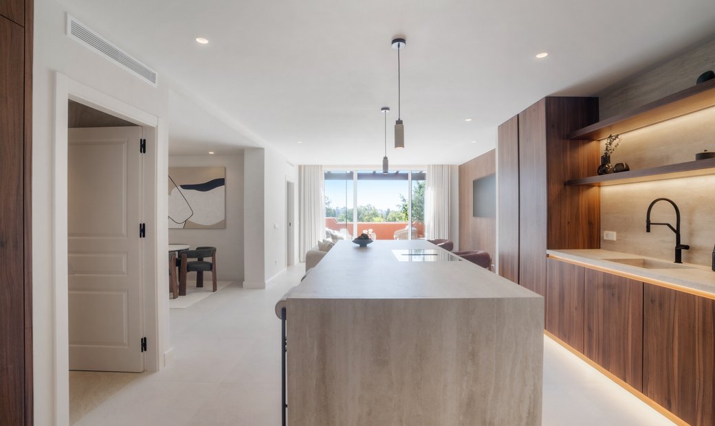 Visual Reference: Alminar Is An Elegant Duplex Penthouse Located In Puerto Banus