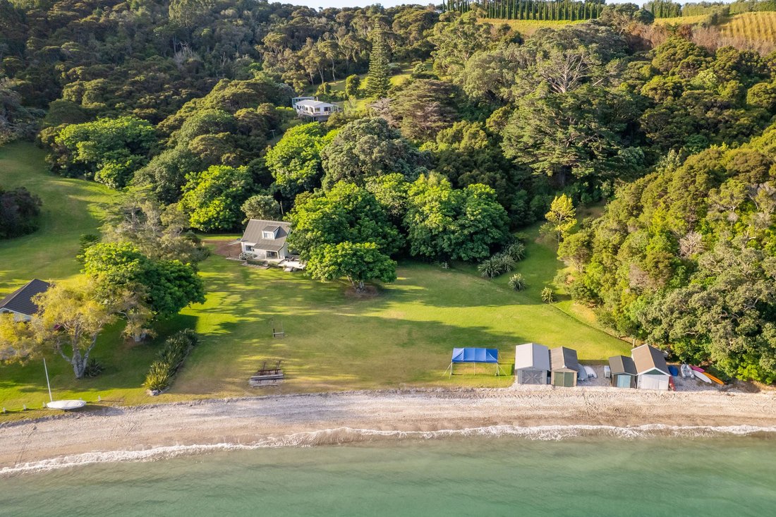 House in Waiheke Island, Auckland, New Zealand 1 - 17145803