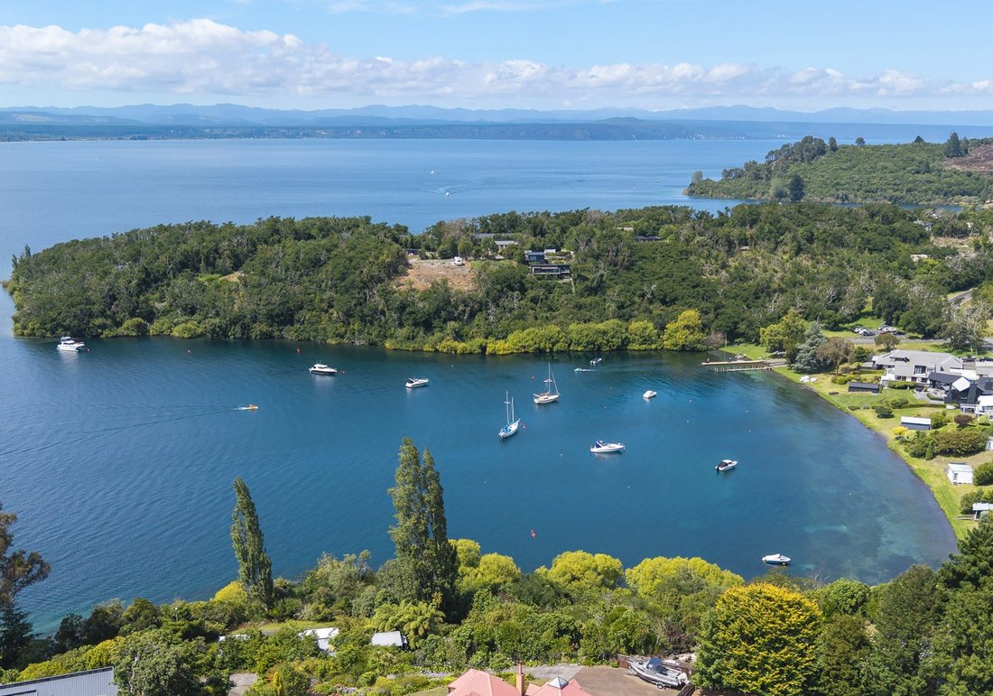 Taupo, Waikato, New Zealand 2 - 17145807