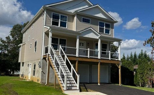 House in Sayreville, New Jersey, United States 1