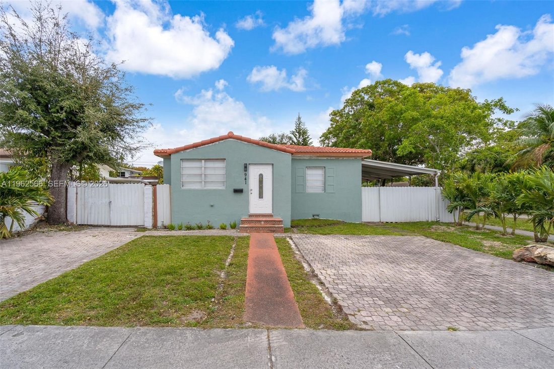 House in Miami, Florida, United States 1 - 17145996