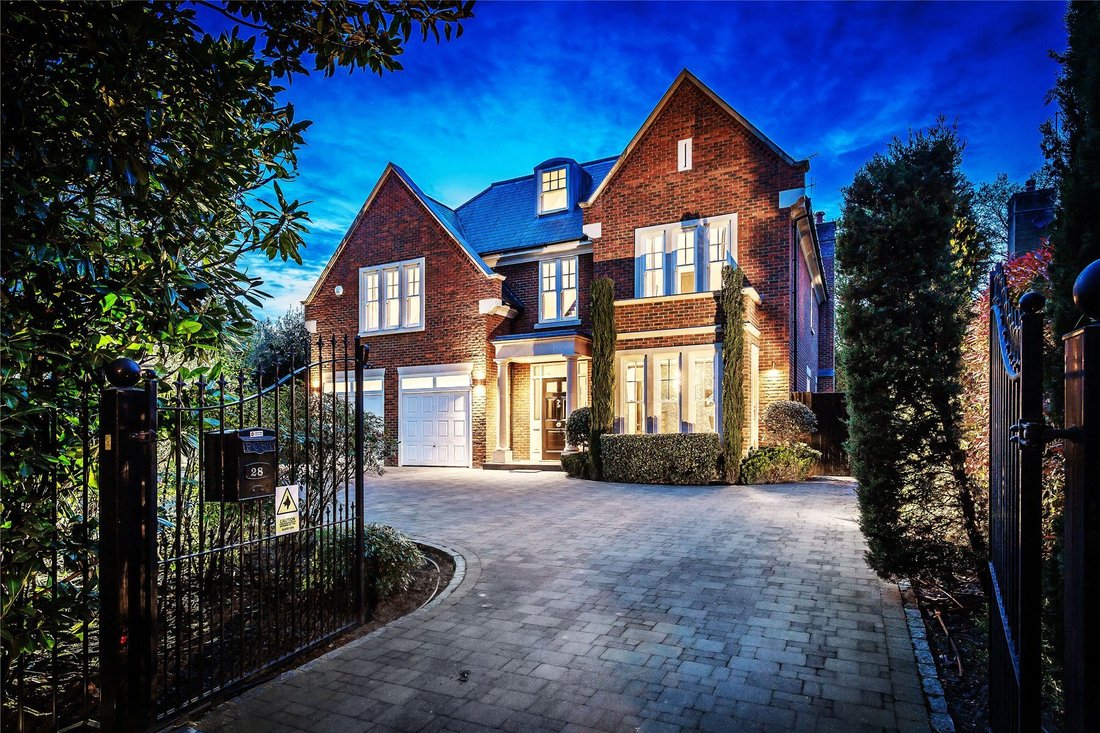 House in Ashley Park, Elmbridge, England 1 - 17146146