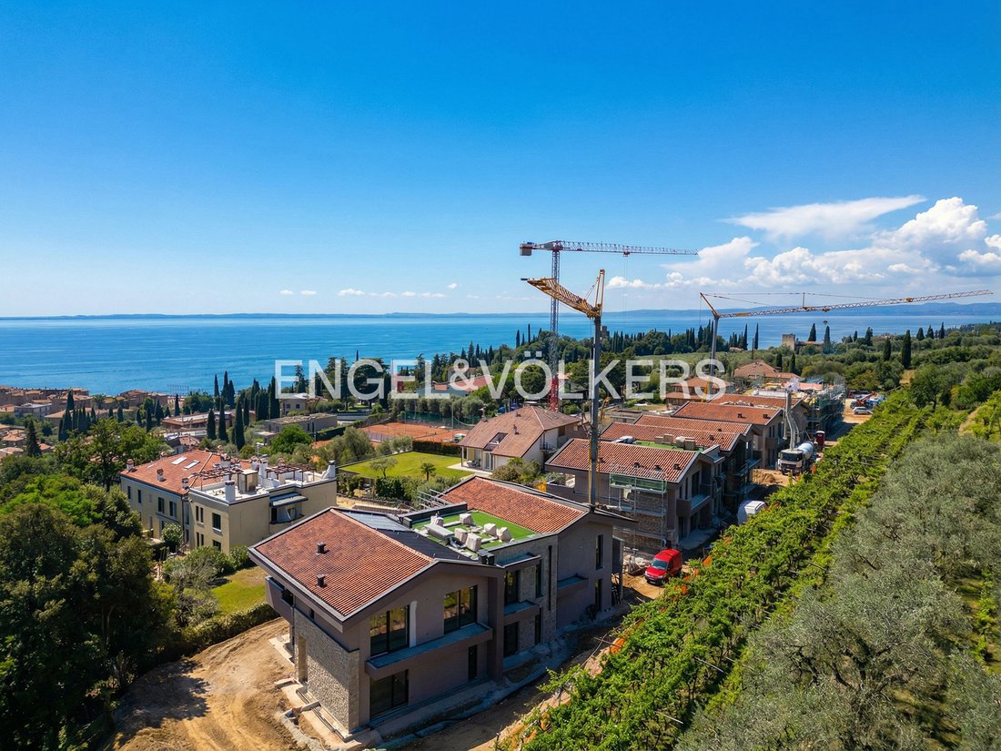 Apartment in Garda, Veneto, Italy 1 - 16554875