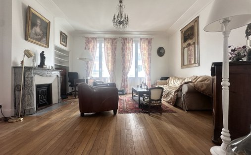 17th C. Chateau (With A Section Dedicated To Events) And 5 Acres In Centre Of France