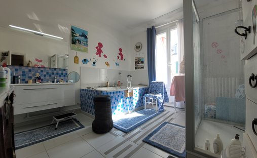 17th C. Chateau (With A Section Dedicated To Events) And 5 Acres In Centre Of France