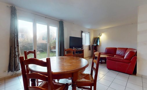 House in Le Lac Grande Ile A, Voisins-le-Bretonneux, France 1