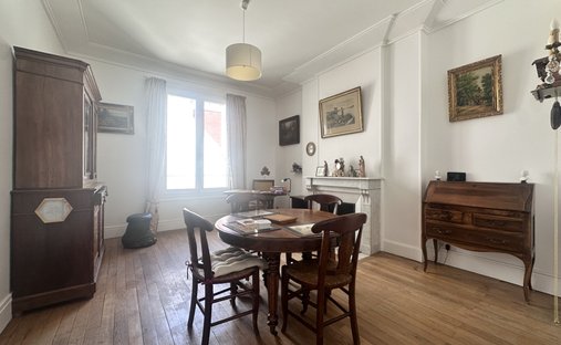 17th C. Chateau (With A Section Dedicated To Events) And 5 Acres In Centre Of France