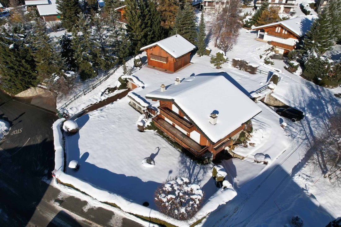 Off Market – Estate With 2 Individual Chalets Connected By Basements