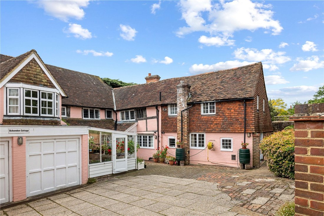 House in Whitemans Green, England 1 - 17147196