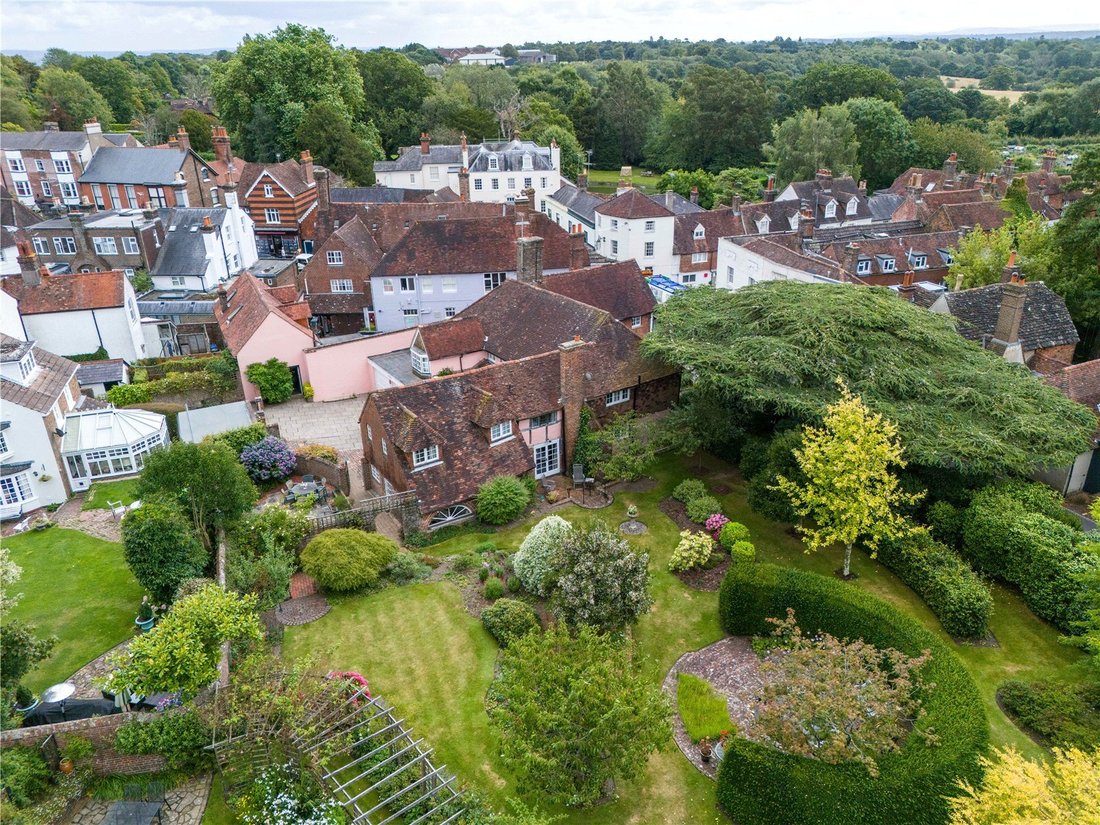 House in Whitemans Green, England 1 - 17147196