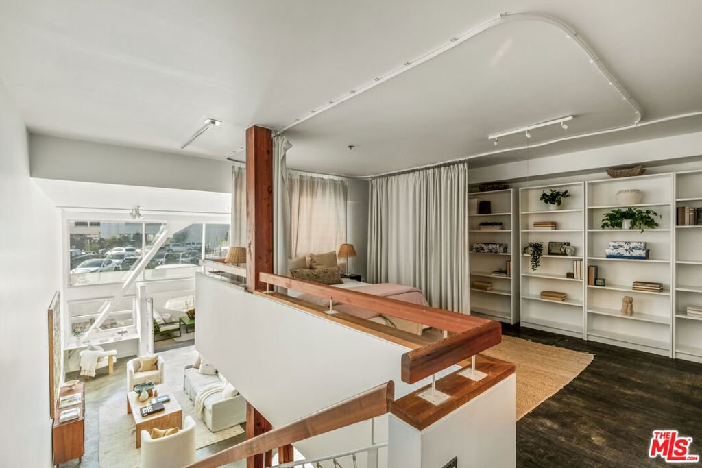 Condo in Los Angeles, California, United States 3 - 17148716
