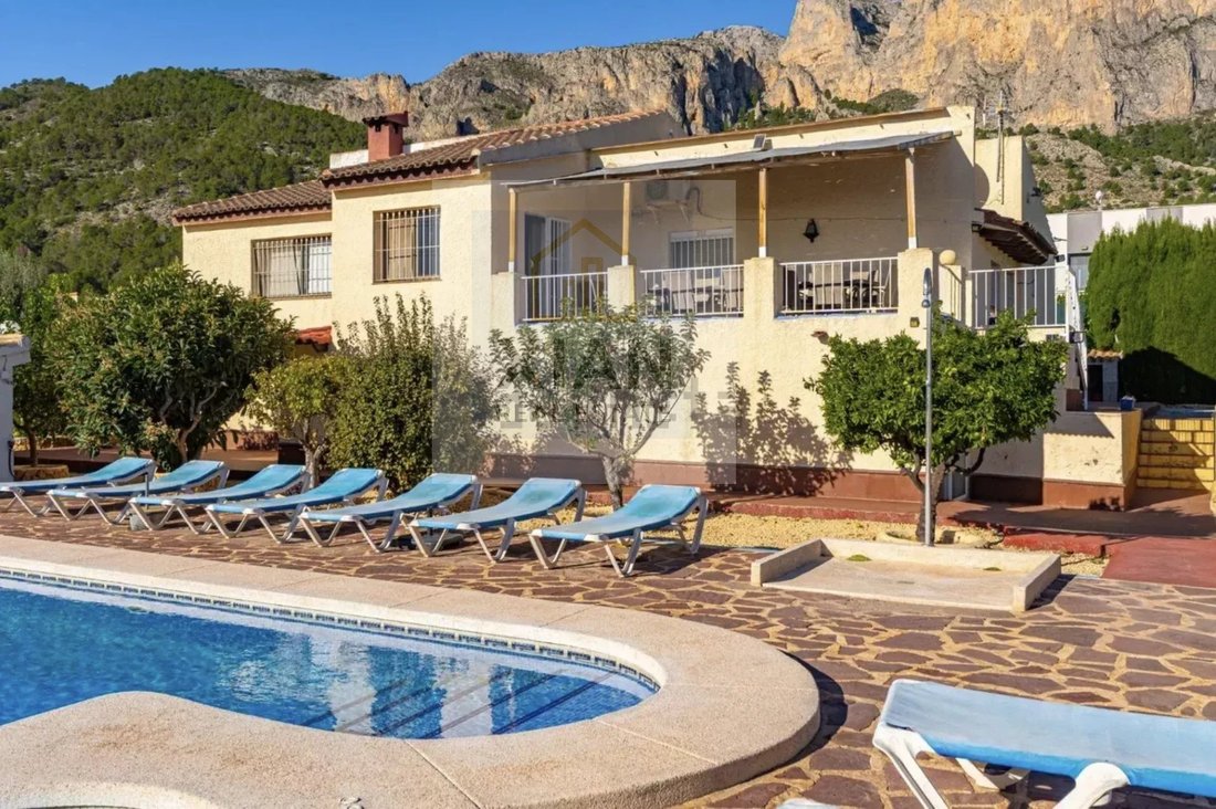 Villa in Polop, Valencian Community, Spain 1 - 17147552