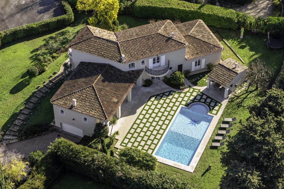 Villa in Valbonne, Provence-Alpes-Côte d'Azur, France 1 - 17147574