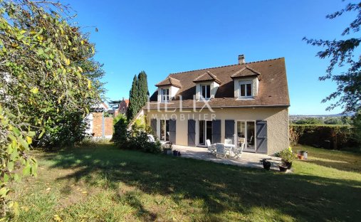 House in Saint Nicolas, Maisons-Laffitte, France 1