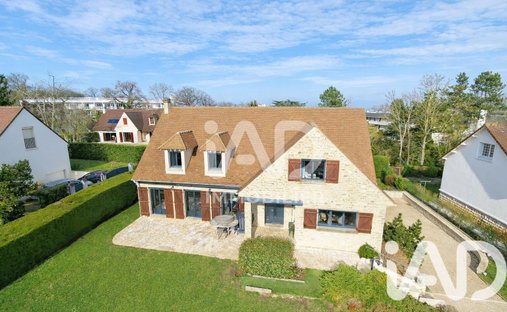 House in Sud, Chambourcy, France 1