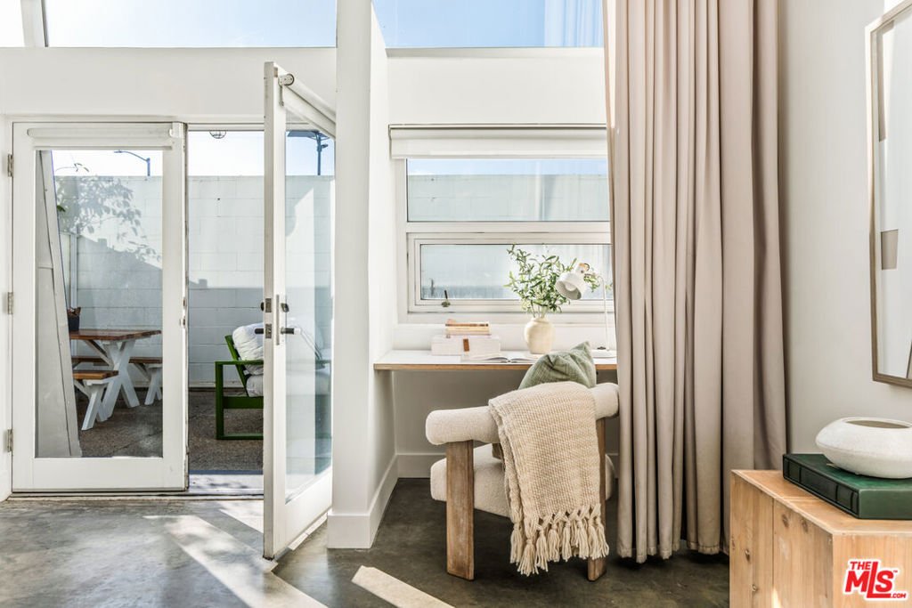 Condo in Los Angeles, California, United States 2 - 17148716