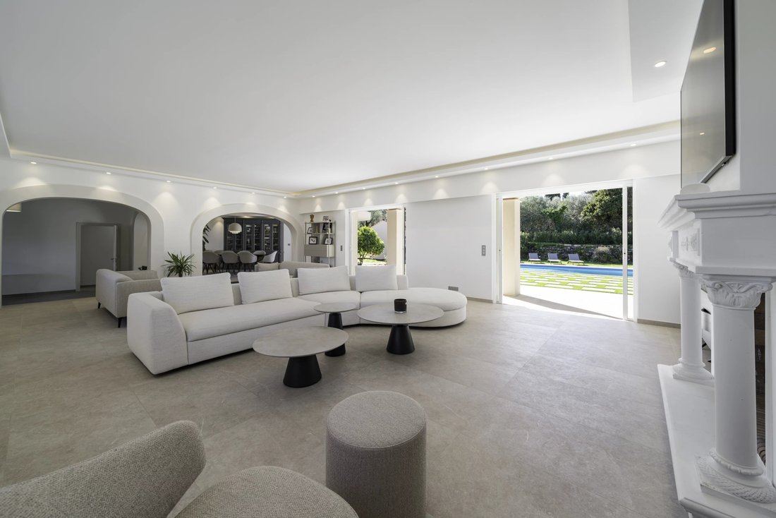 Villa in Valbonne, Provence-Alpes-Côte d'Azur, France 5 - 17147574