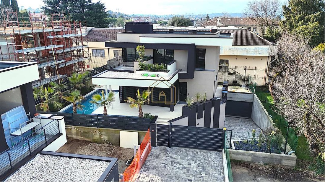 Villa in Desenzano Centro, Desenzano del Garda, Lombardy 3 - 16550597