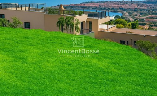Land in Nice, Provence-Alpes-Côte d'Azur, France 1