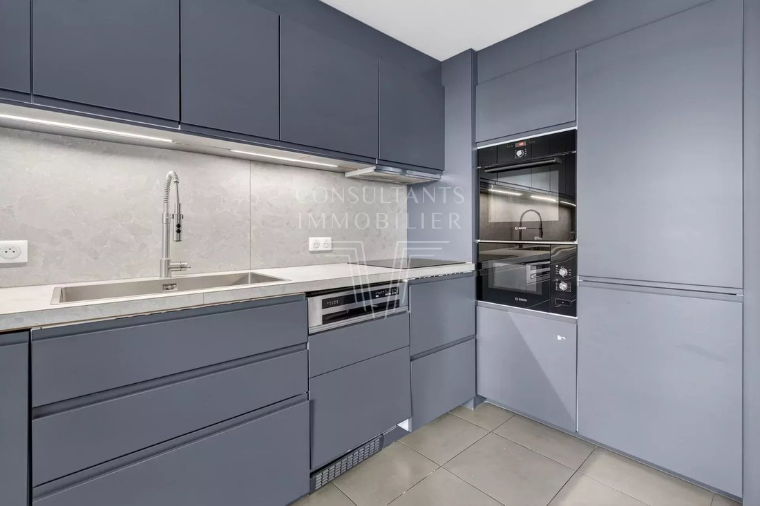 Apartment in Villiers-Cerdan, Levallois-Perret, France 2 - 17147464