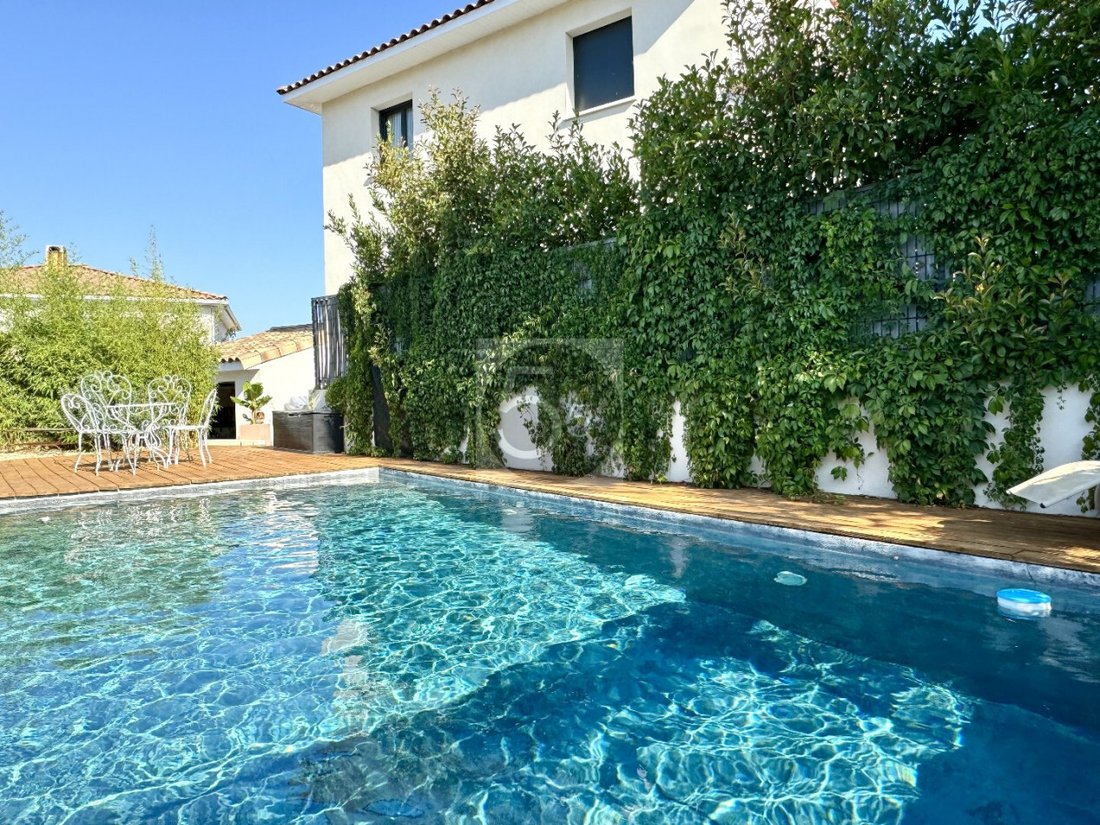 House in Centre Ville, Castries, France 1 - 17146732