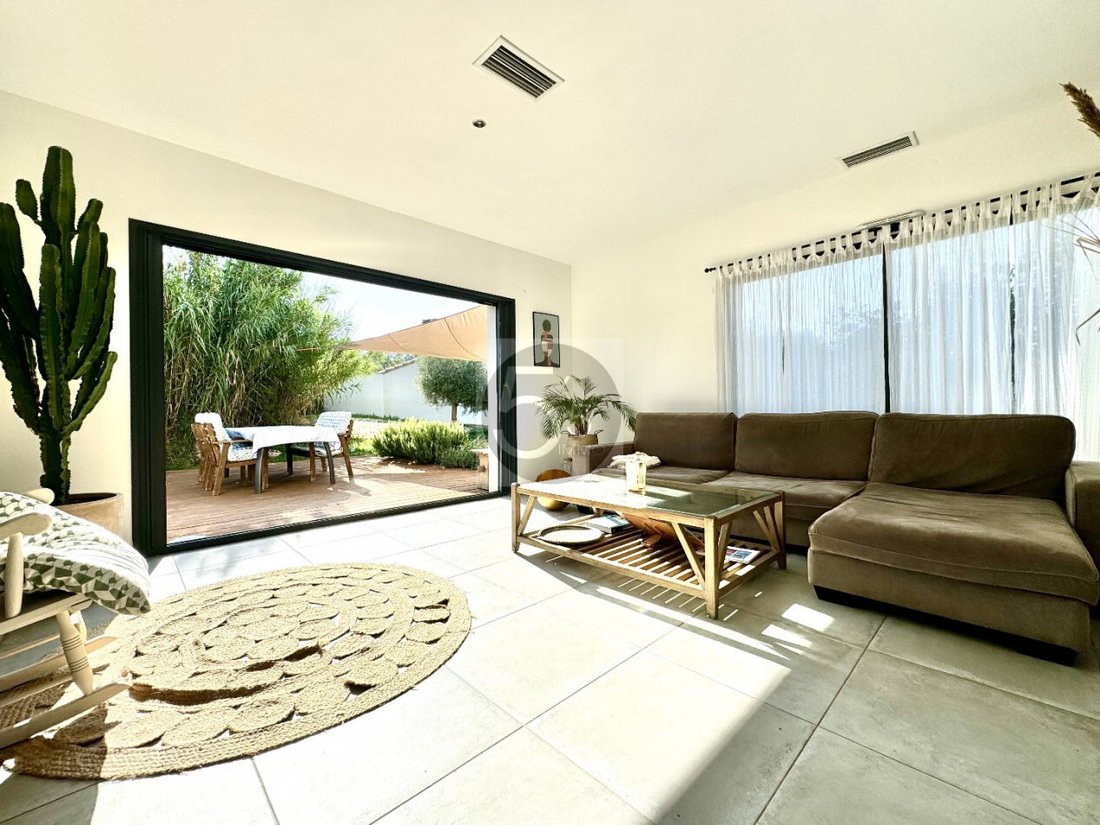House in Centre Ville, Castries, France 2 - 17146732