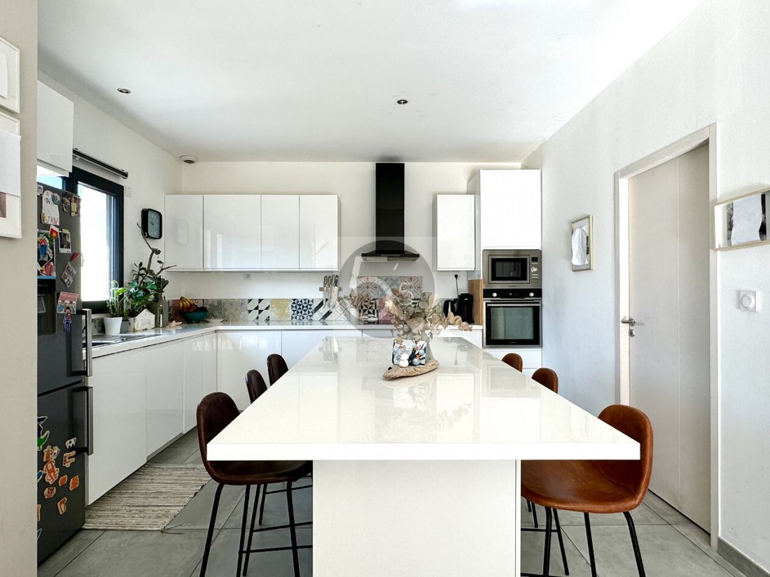 House in Centre Ville, Castries, France 4 - 17146732