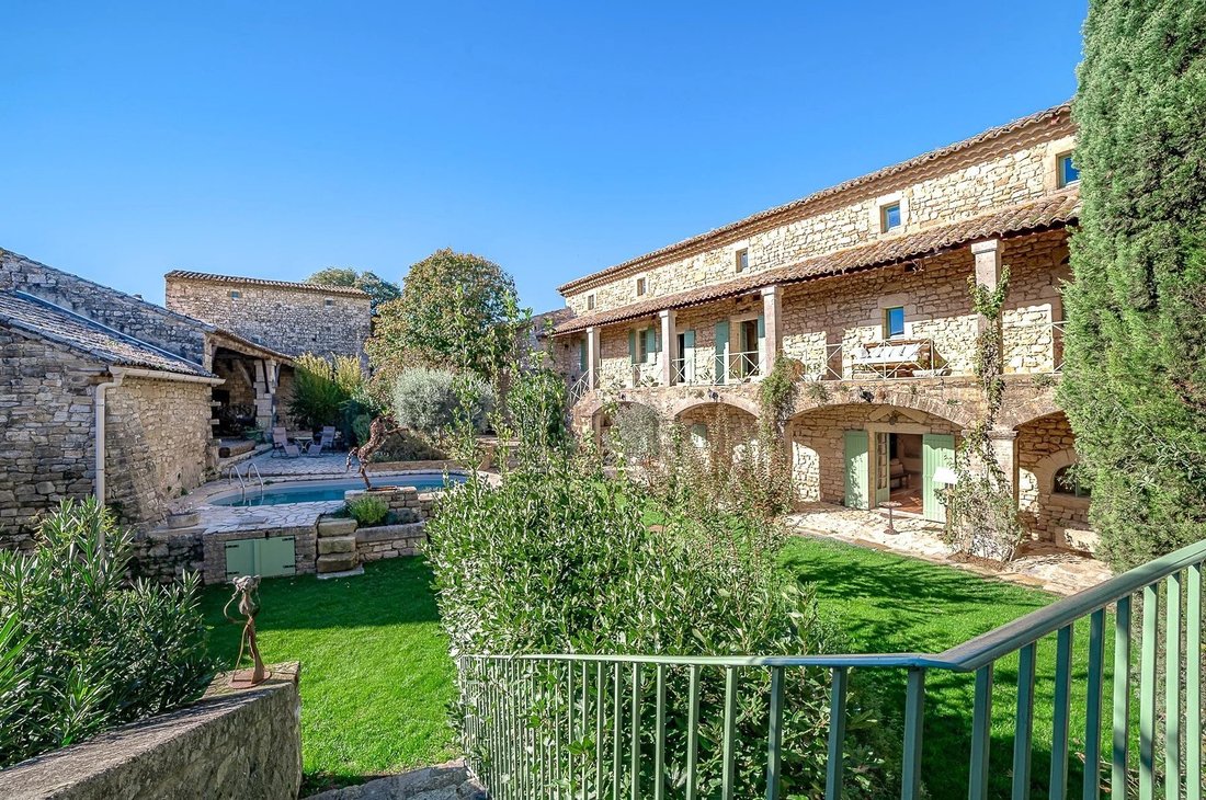 Estate in Uzès, Occitania, France 1 - 17147566
