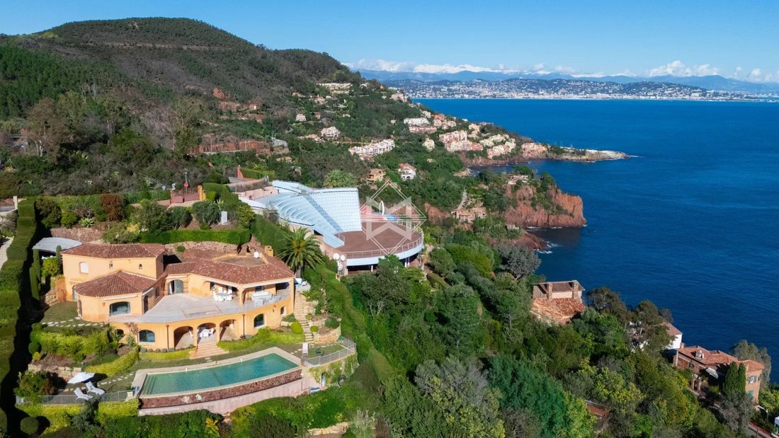 Villa in Théoule-sur-Mer, Provence-Alpes-Côte d'Azur, France 2 - 17147462