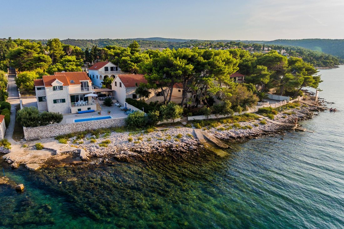 Villa in Splitska, Split-Dalmatia County, Croatia 2 - 17150268