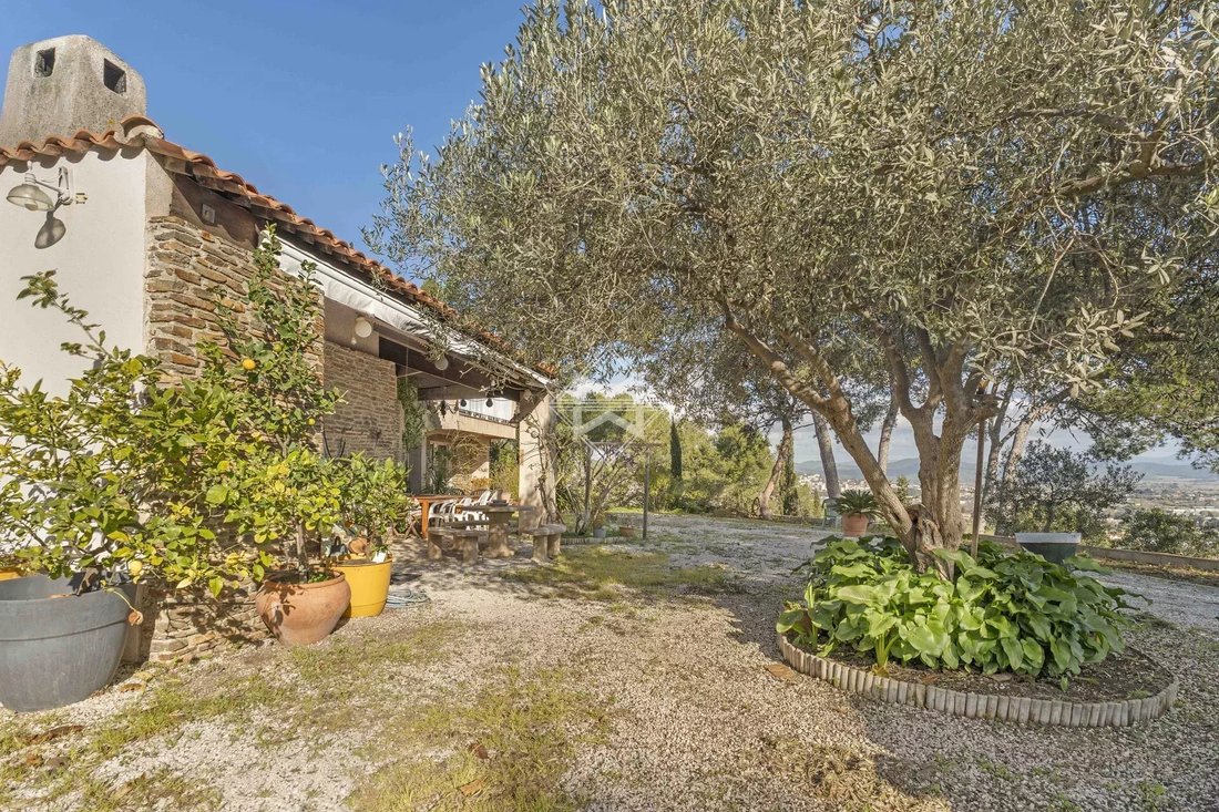 Villa in Hyeres, Provence-Alpes-Côte d'Azur, France 4 - 17147465