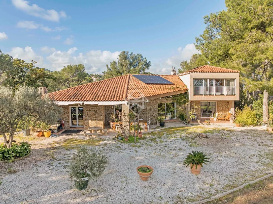 Villa in Hyeres, Provence-Alpes-Côte d'Azur, France 3 - 17147465