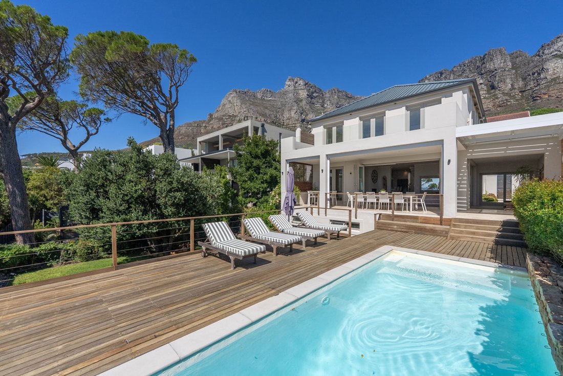 House in Camps Bay, Atlantic Seaboard, Cape Town 1 - 17078672