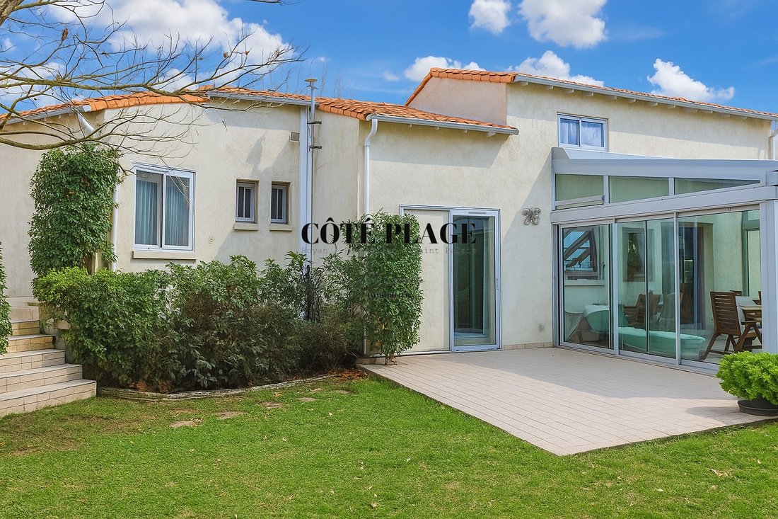 House in Vaux-sur-Mer, Nouvelle-Aquitaine, France 1 - 17146444
