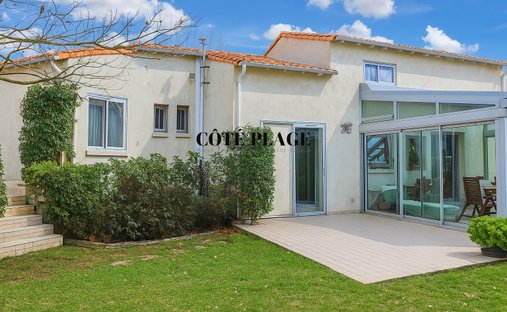 House in Vaux-sur-Mer, Nouvelle-Aquitaine, France 1