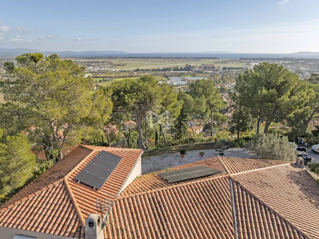 Villa in Hyeres, Provence-Alpes-Côte d'Azur, France 2 - 17147465