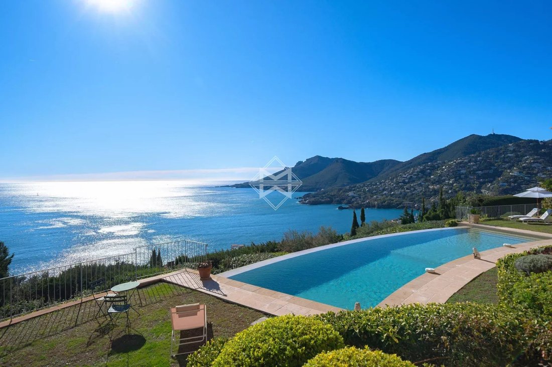 Villa in Théoule-sur-Mer, Provence-Alpes-Côte d'Azur, France 4 - 17147462