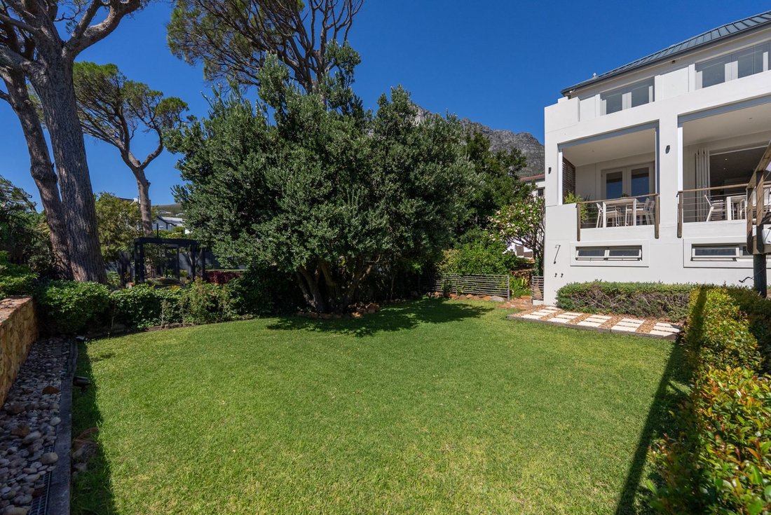House in Camps Bay, Atlantic Seaboard, Cape Town 4 - 17078672
