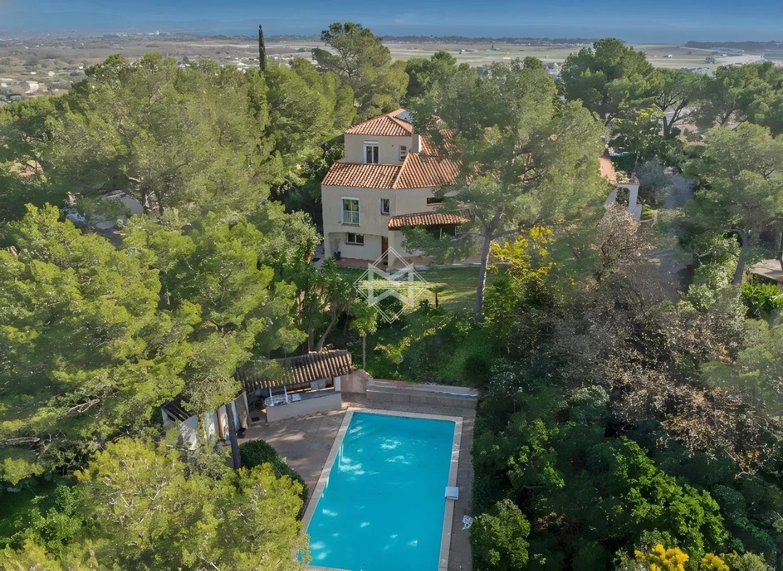 Villa in Hyeres, Provence-Alpes-Côte d'Azur, France 1 - 17147465