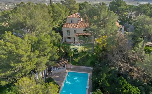 Villa in Hyeres, Provence-Alpes-Côte d'Azur, France 1