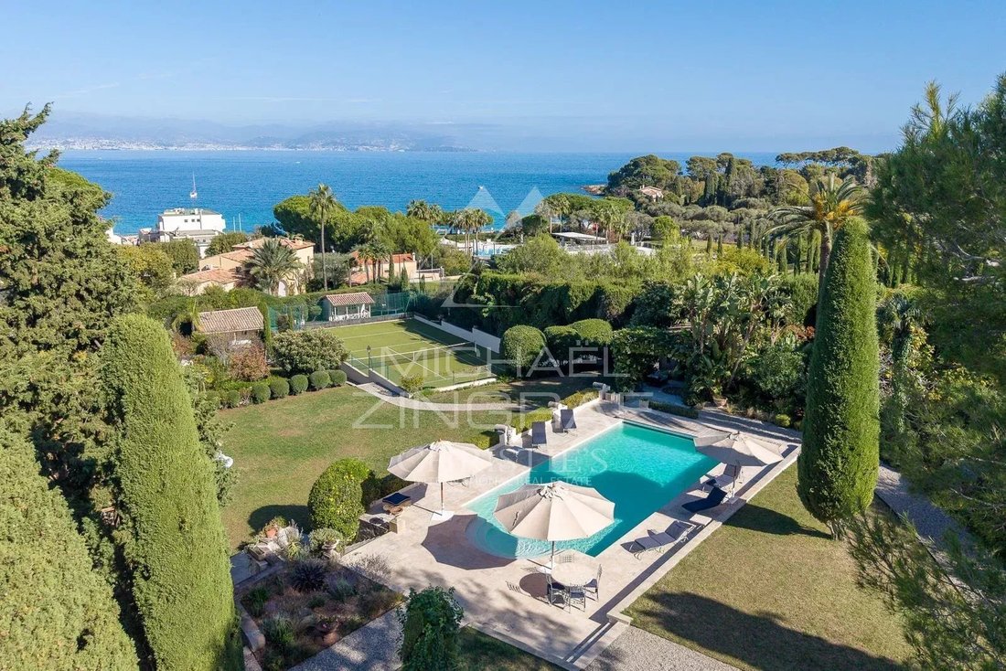 Villa in Antibes, Provence-Alpes-Côte d'Azur, France 1 - 17147432