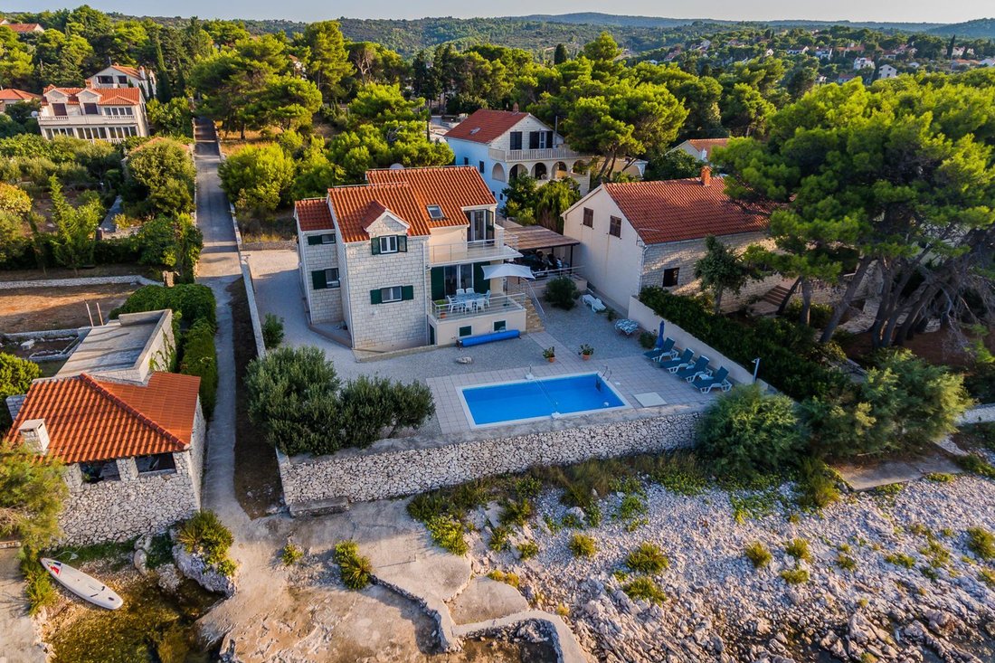 Villa in Splitska, Split-Dalmatia County, Croatia 1 - 17150268