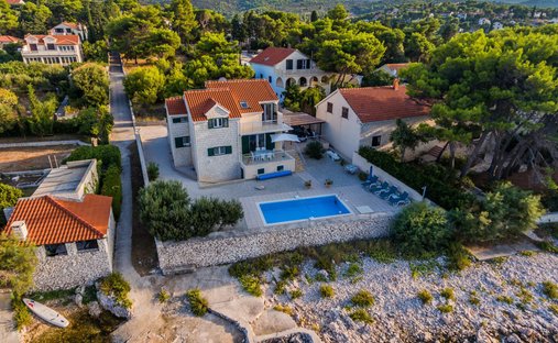 Villa in Splitska, Split-Dalmatia County, Croatia 1