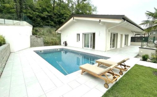 Villa in Historic Center, Padenghe sul Garda, Lombardy 1