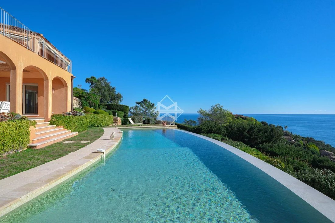 Villa in Théoule-sur-Mer, Provence-Alpes-Côte d'Azur, France 3 - 17147462