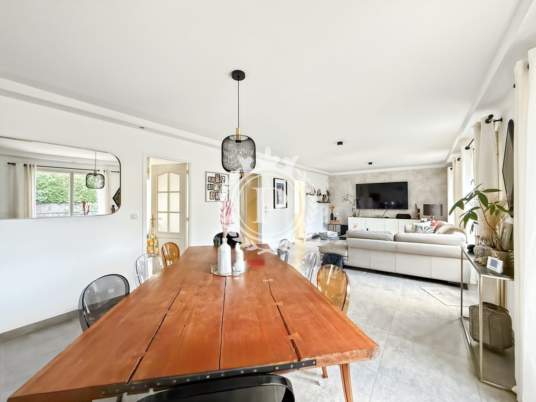 Villa in Chennevieres-sur-Marne, Ile-de-France, France 5 - 17149596