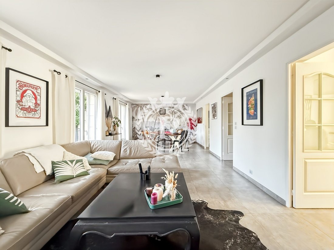 Villa in Chennevieres-sur-Marne, Ile-de-France, France 2 - 17149596