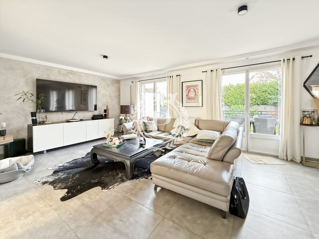 Villa in Chennevieres-sur-Marne, Ile-de-France, France 3 - 17149596